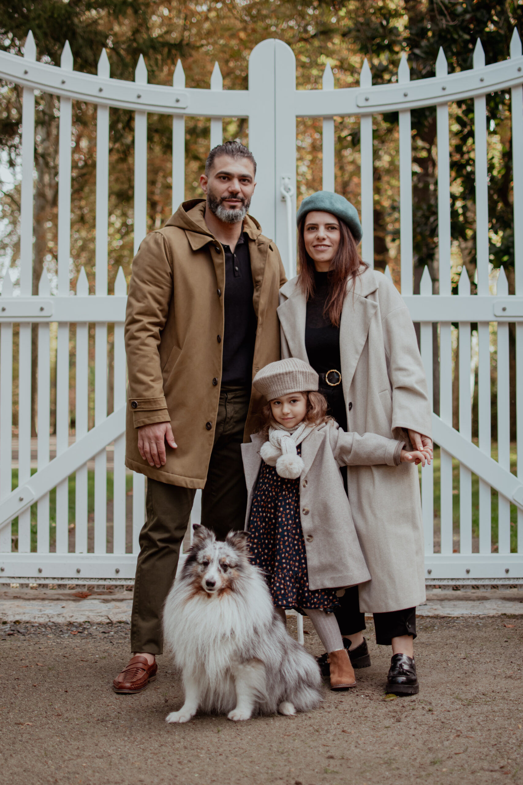 couple avec enfant et chien